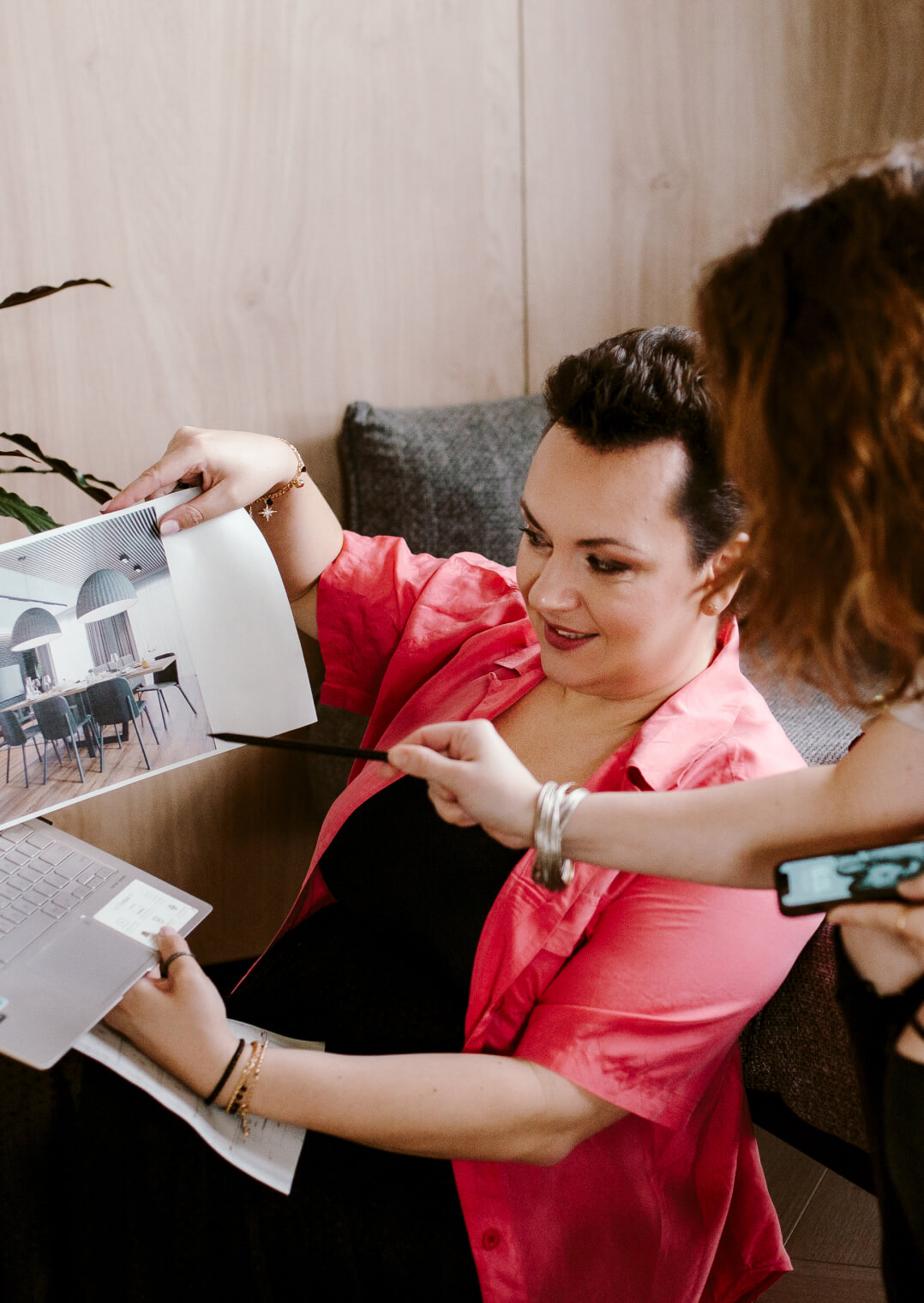 spojrzenie na projekt z dystansu,omówienie projektu, przygotowanie projektu do realizacji, tworzenie kosztorysu, dostosowanie budżetu do możliwości klienta, realizacja mieszkań pod klucz dolny śląsk, design i funkcjonalność łączymy obie te cechy, pracownia projektowa